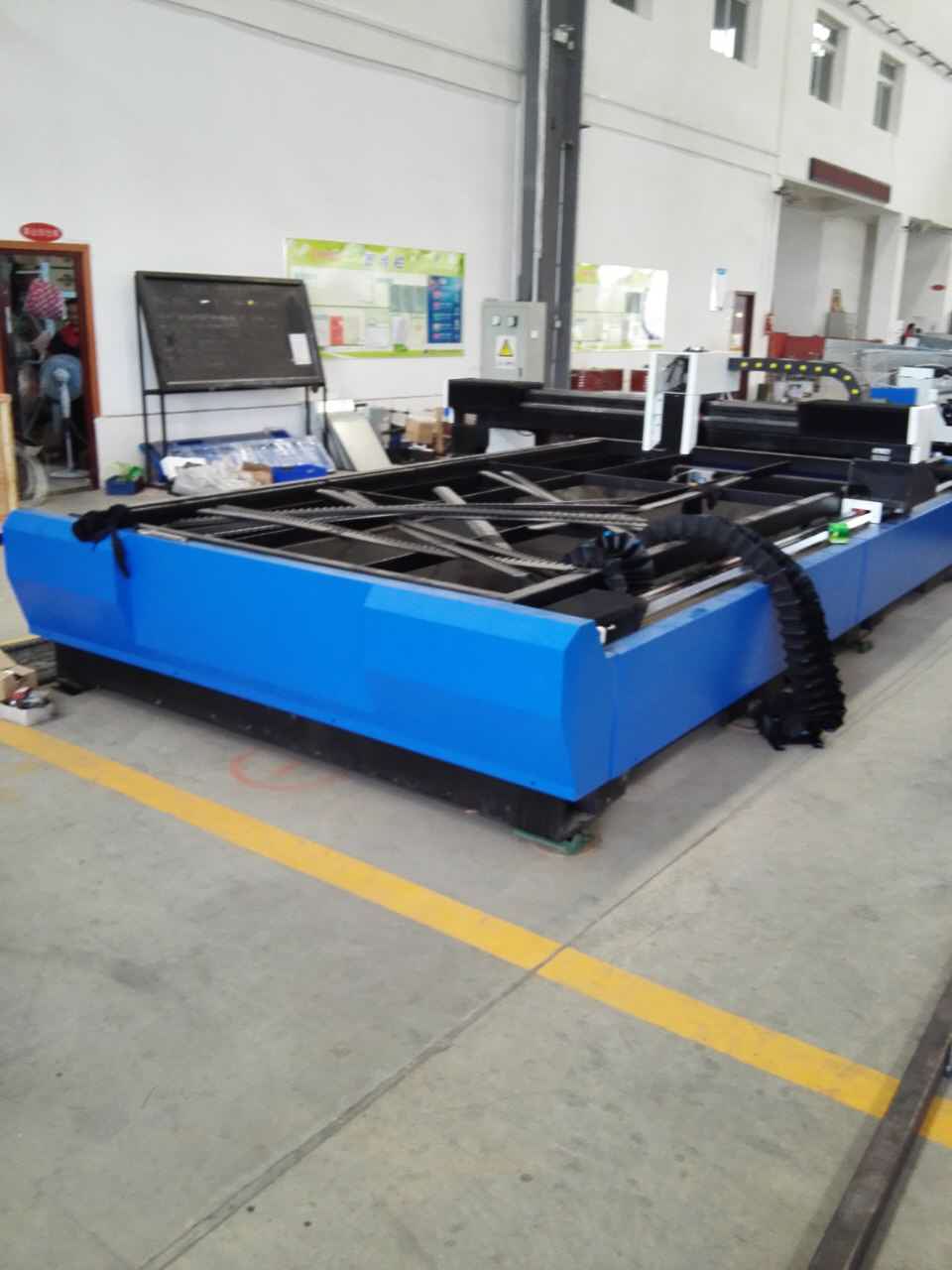 金属激光切割机生产车间