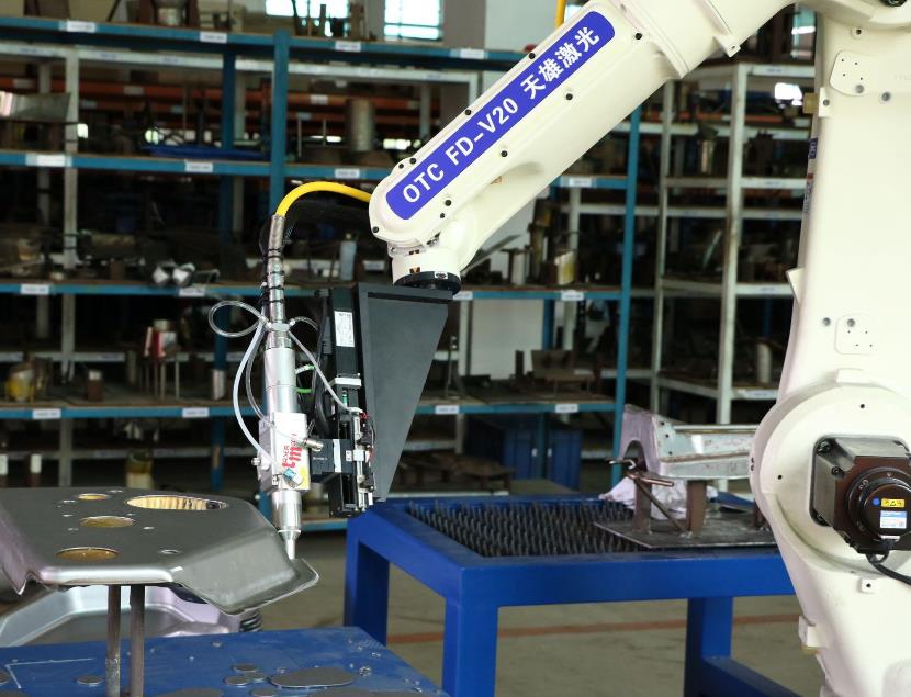 三维机械手激光切割机客户现场